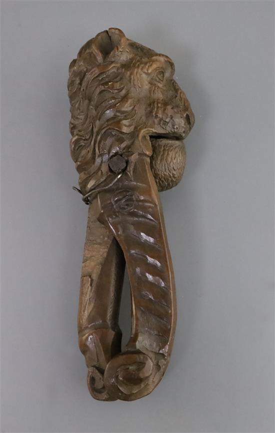 An early 19th century treen nutcracker, 10in.